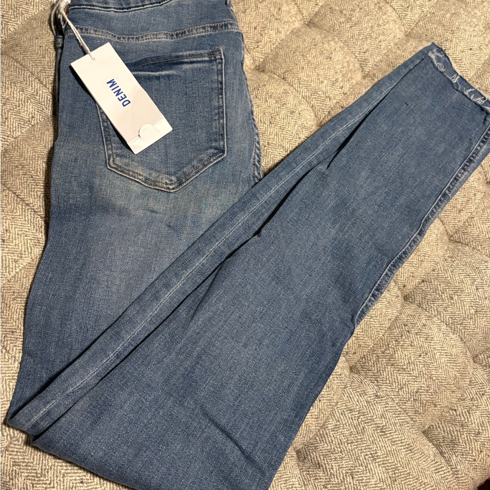 H&M &DENIM Skinny Jeans. NWT Women’s Size28/34 (12) Retail$39